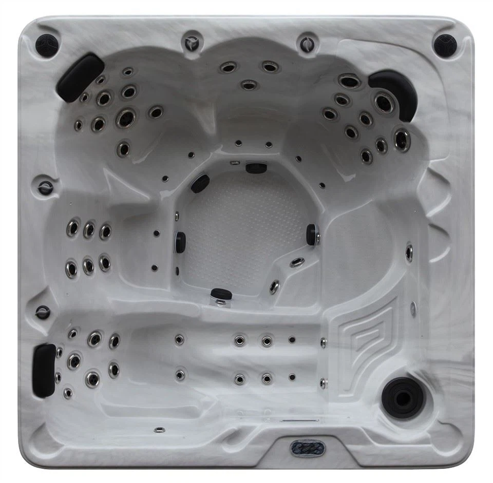 Négyzet alakú pezsgőfürdő